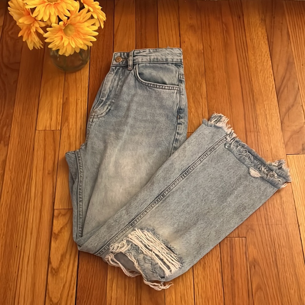 BDG Urban Outfitters Distressed Jeans Size 26 Flair Frayed Bottom Crop Length 🔥